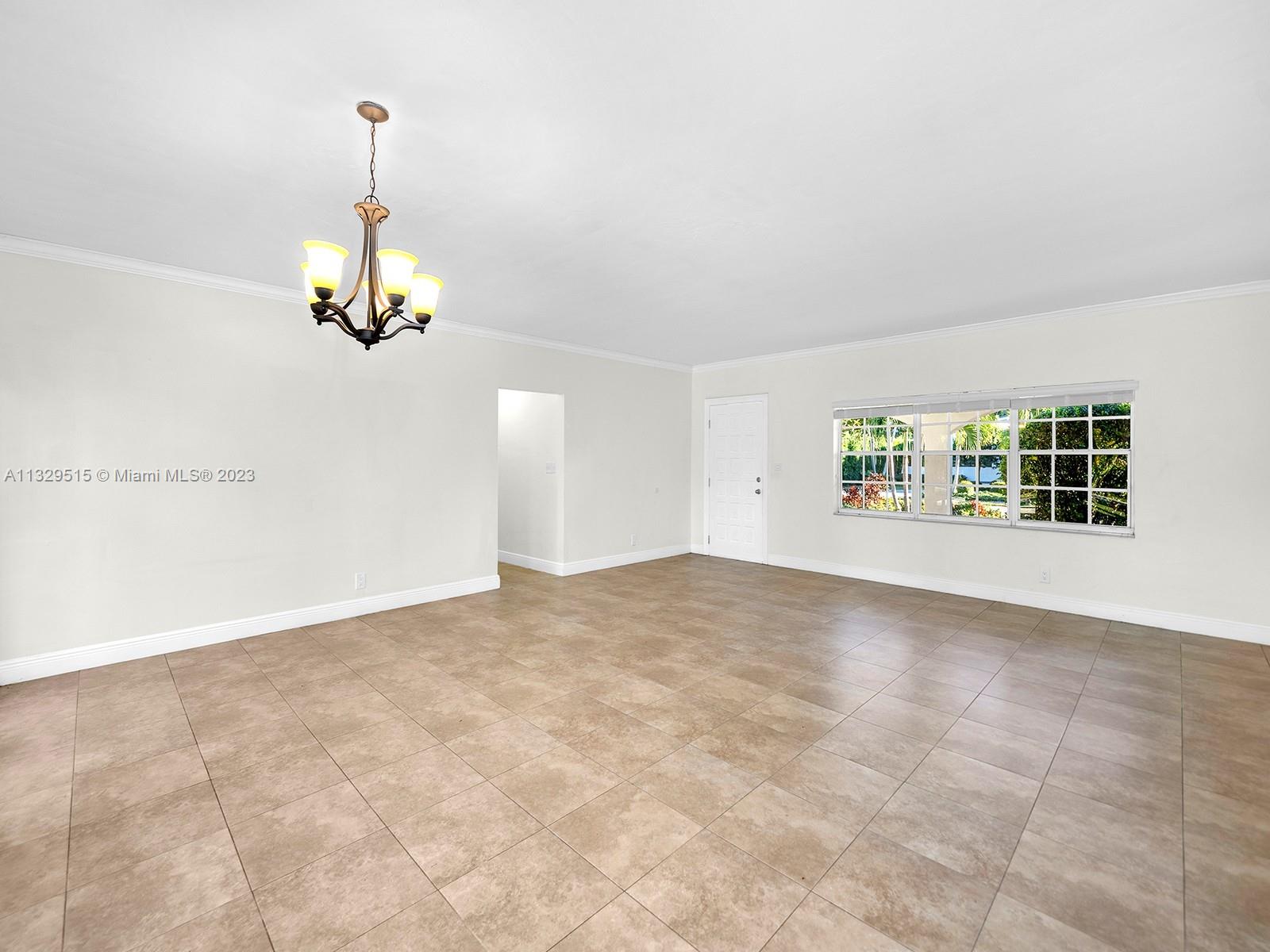 5825 SW 45th Ter