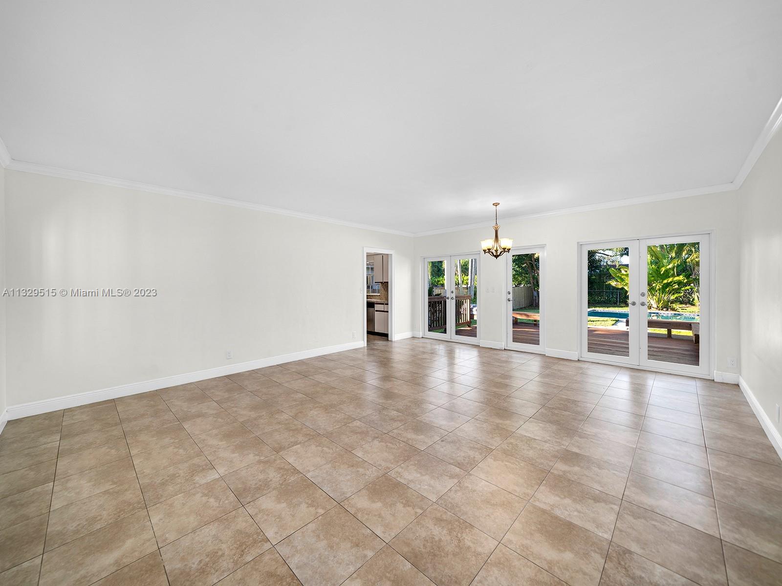 5825 SW 45th Ter