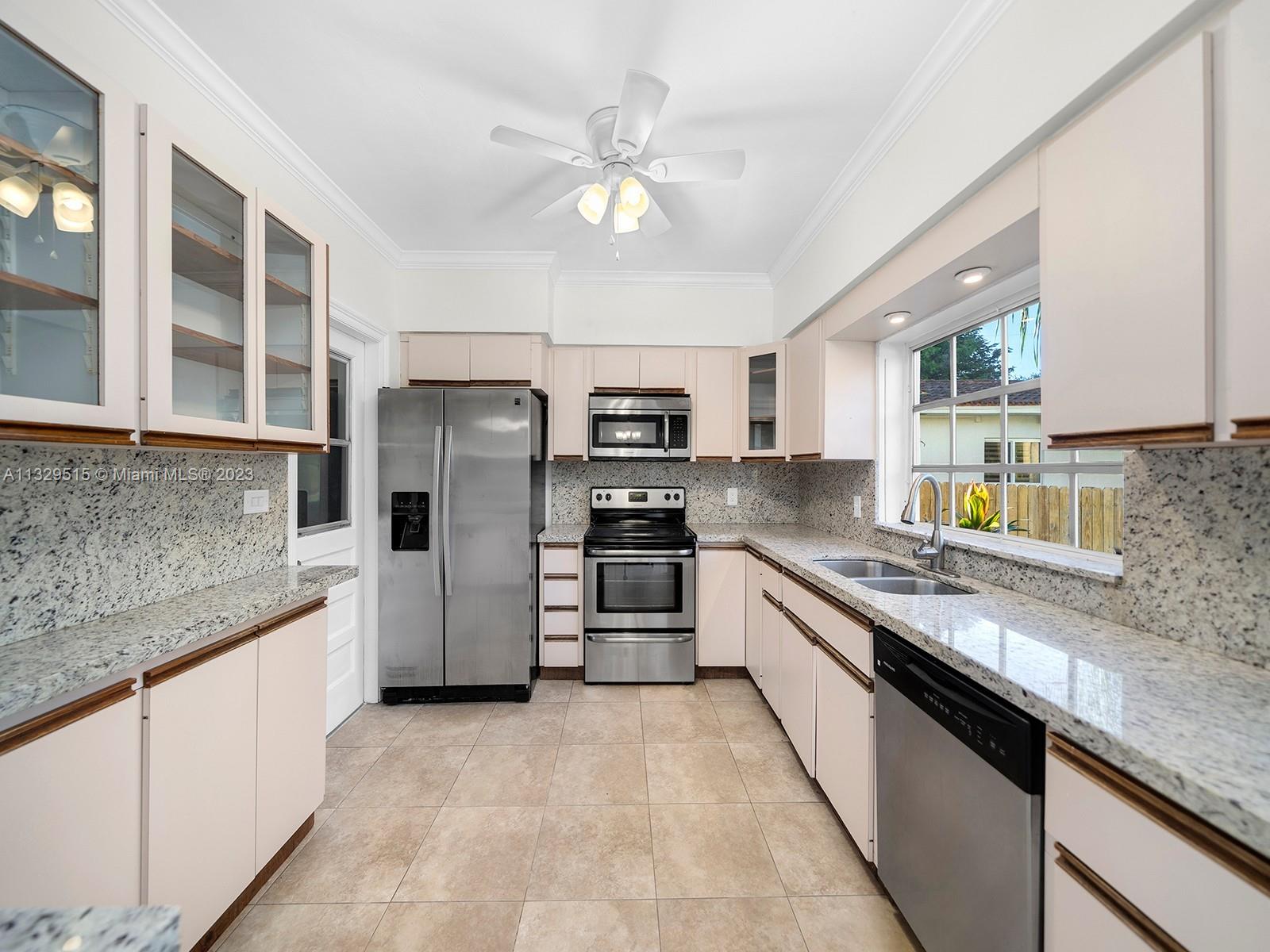 5825 SW 45th Ter