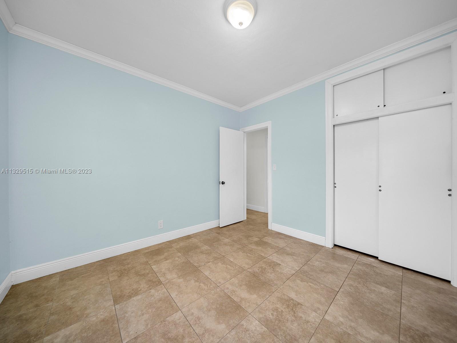 5825 SW 45th Ter