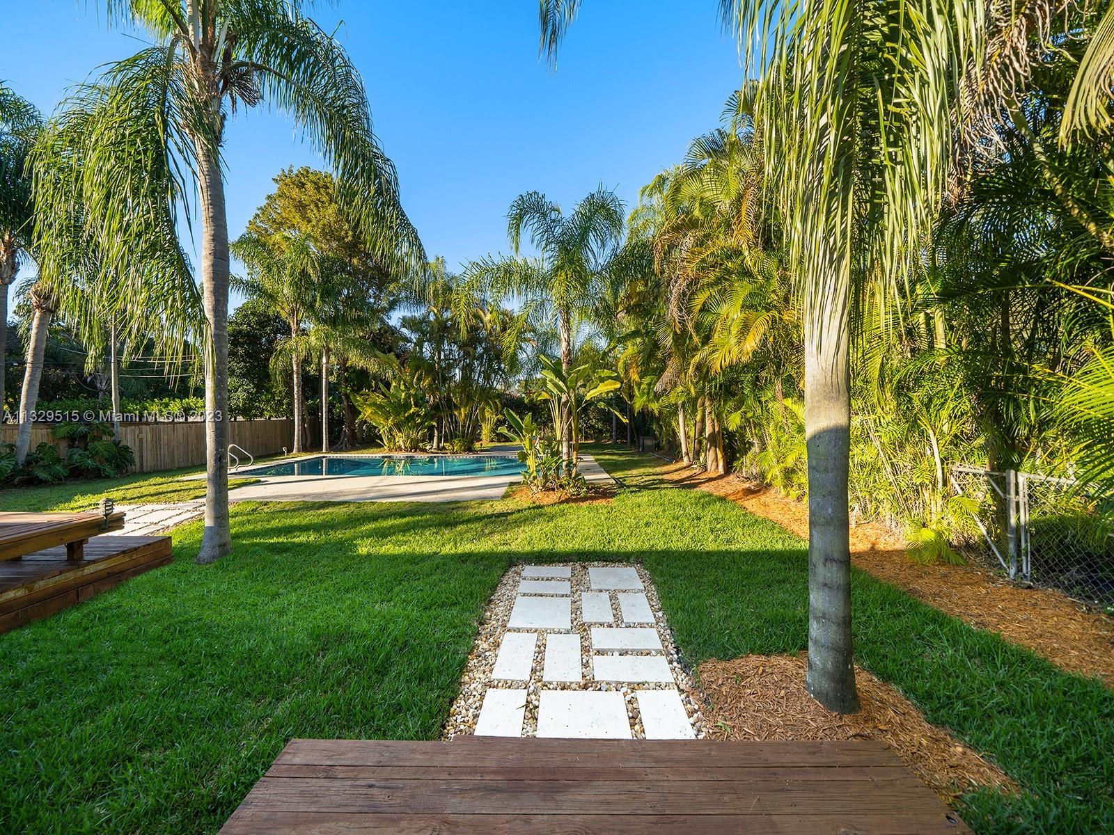 5825 SW 45th Ter