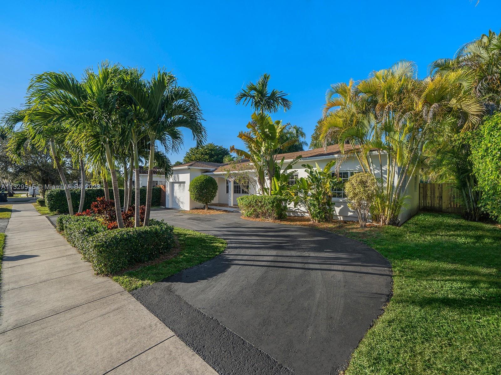 5825 SW 45th Ter