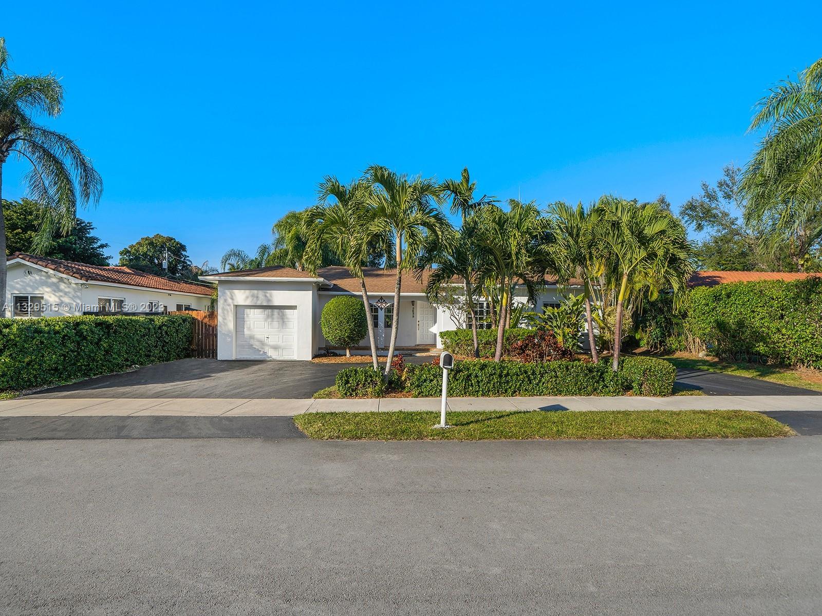 5825 SW 45th Ter