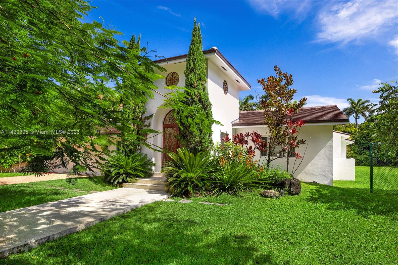 1025 Sorolla Ave