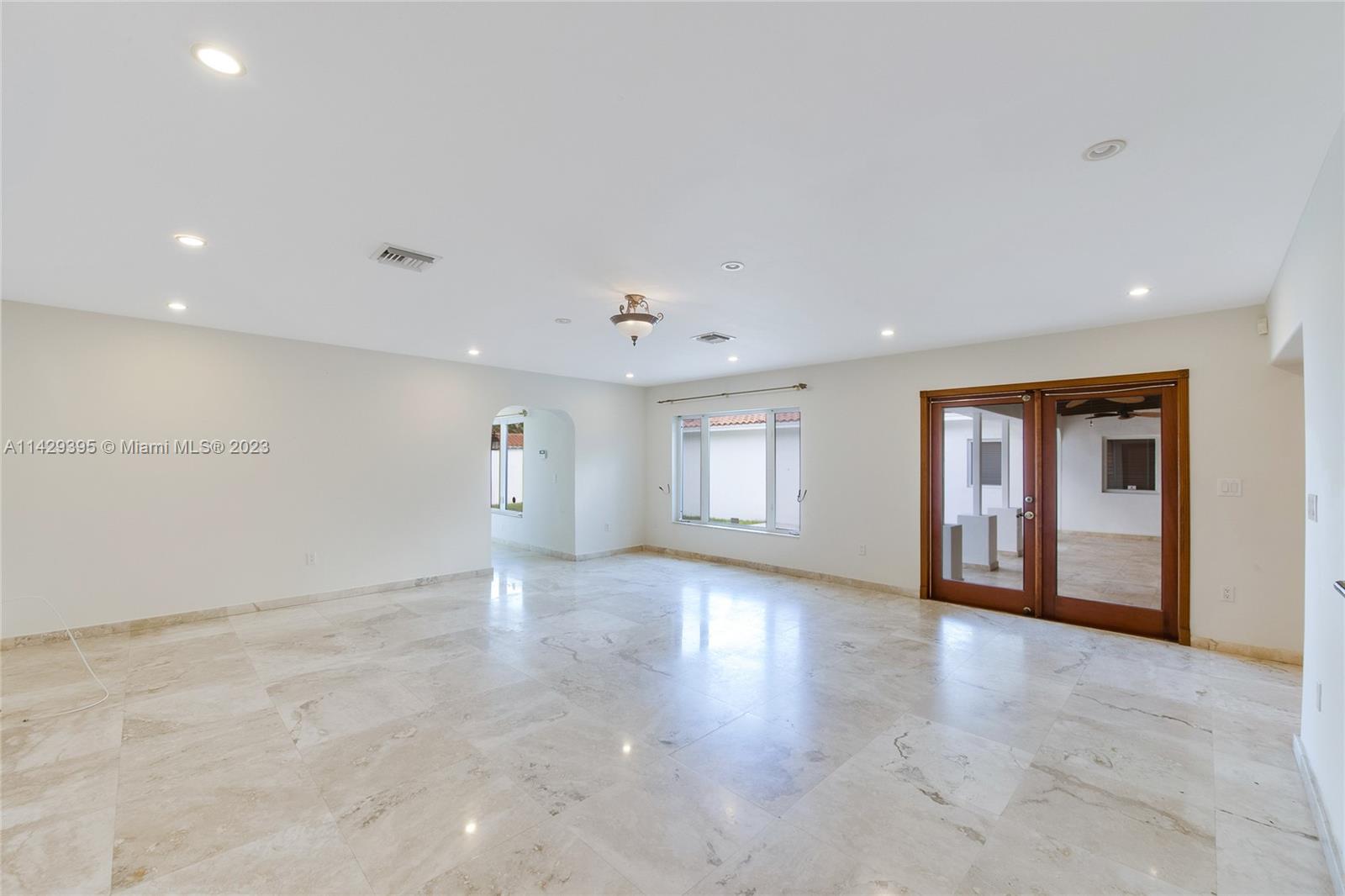 1025 Sorolla Ave