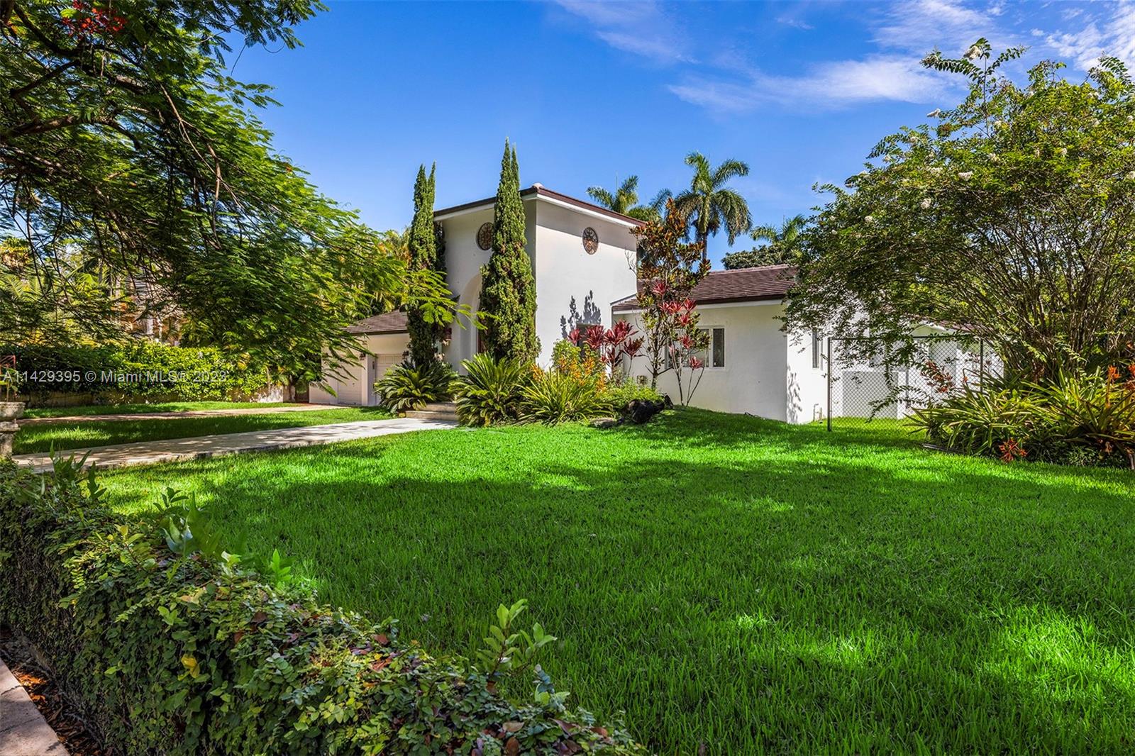 1025 Sorolla Ave