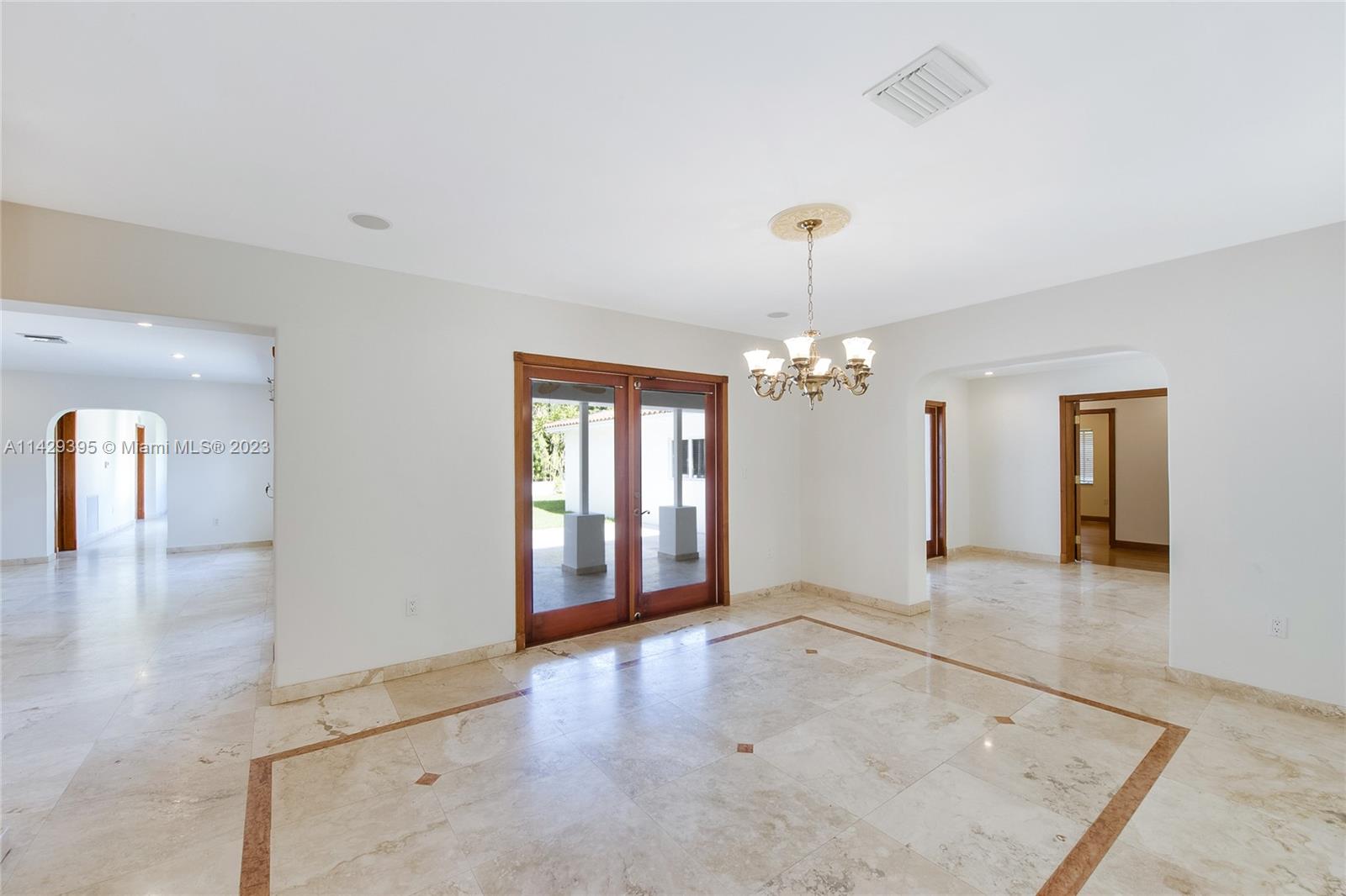 1025 Sorolla Ave