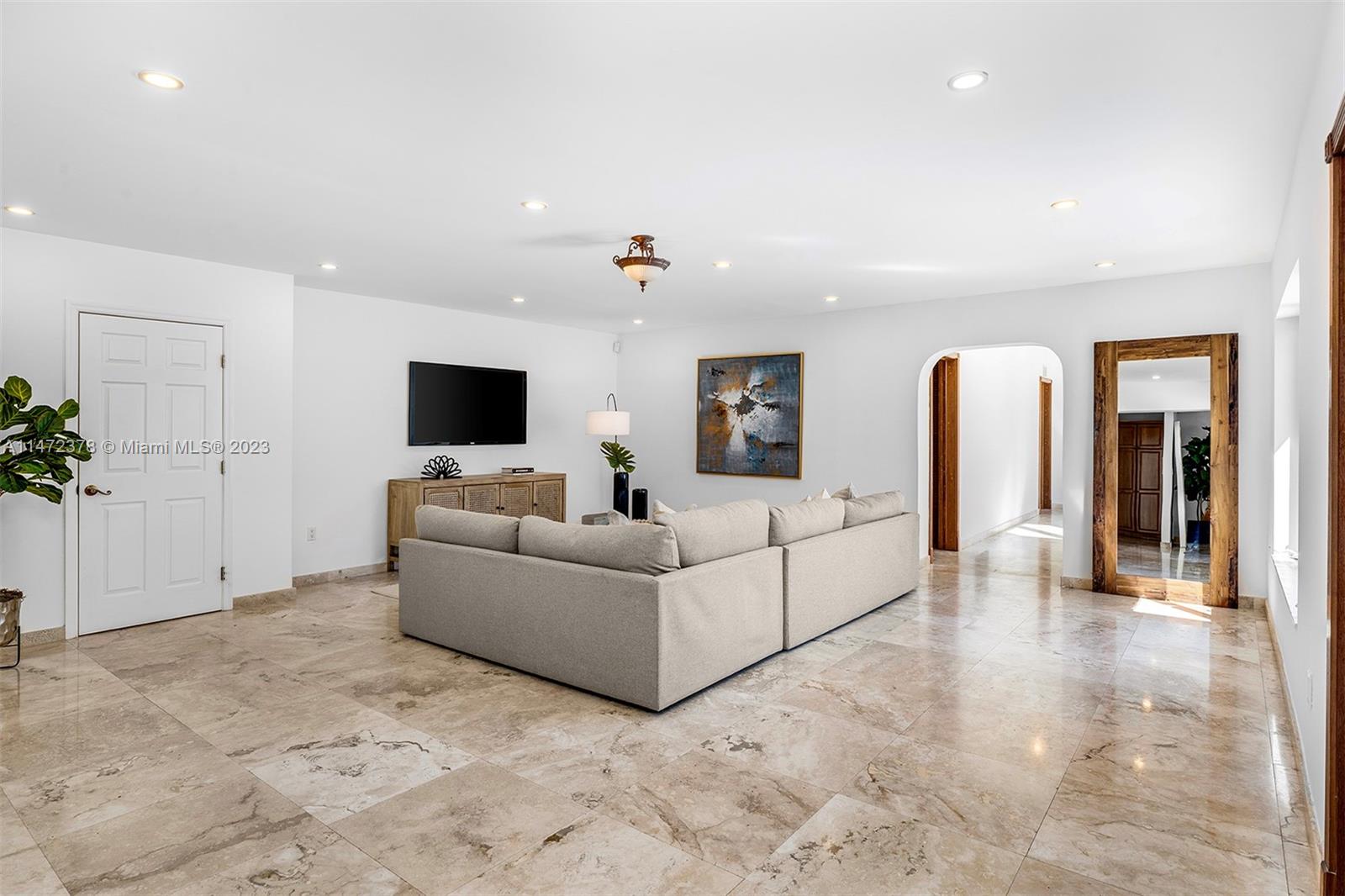 1025 Sorolla Ave