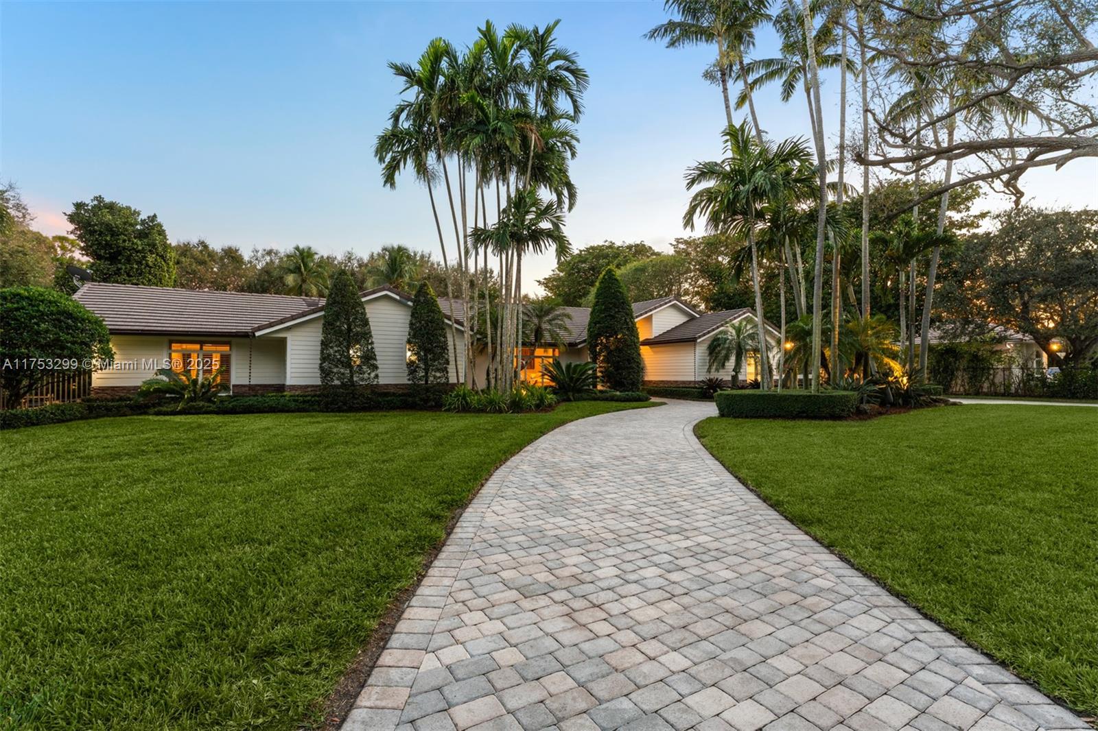 6220 Rolling Road Dr