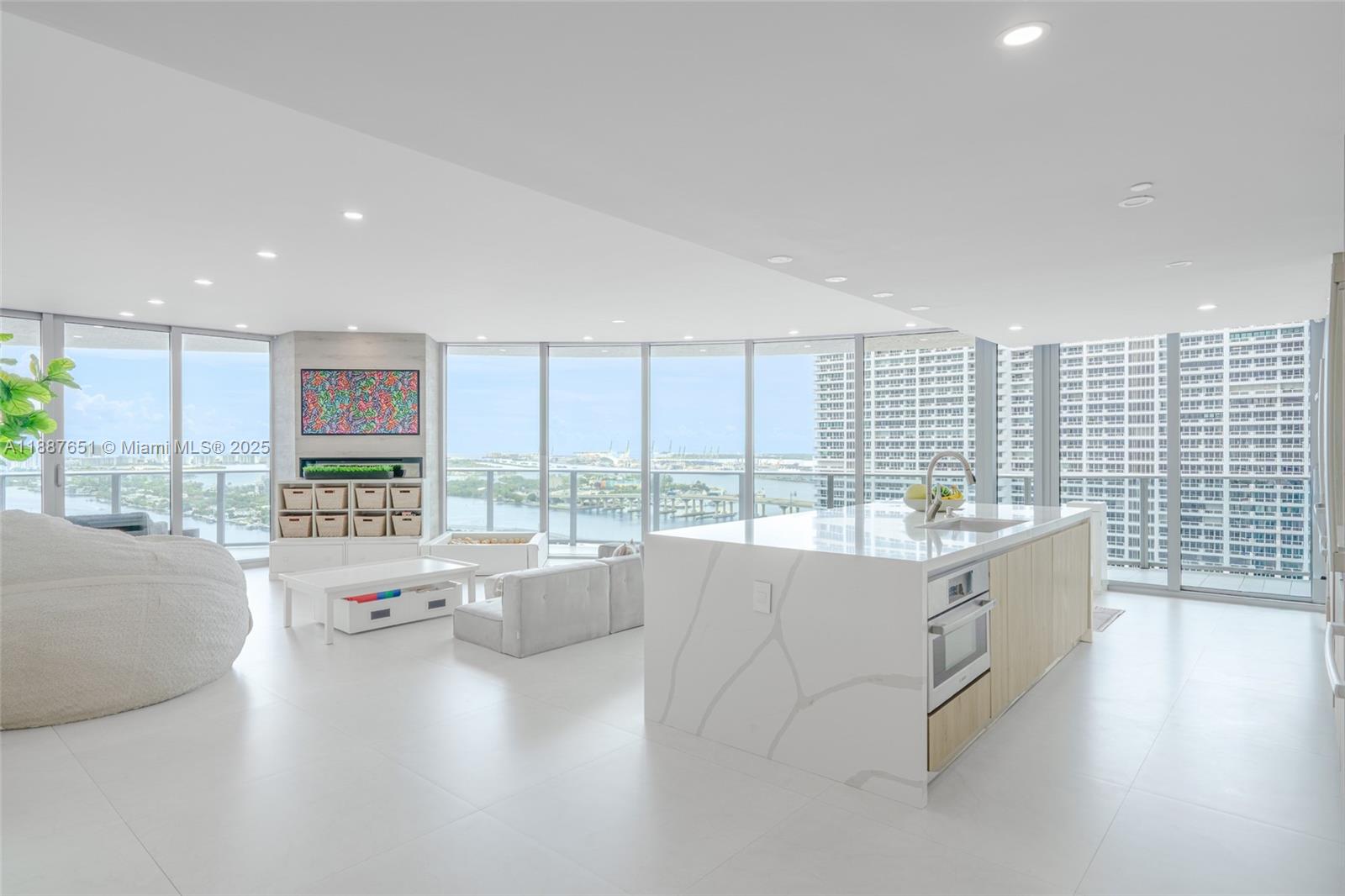 488 NE 18th St Unit: 2612/2615