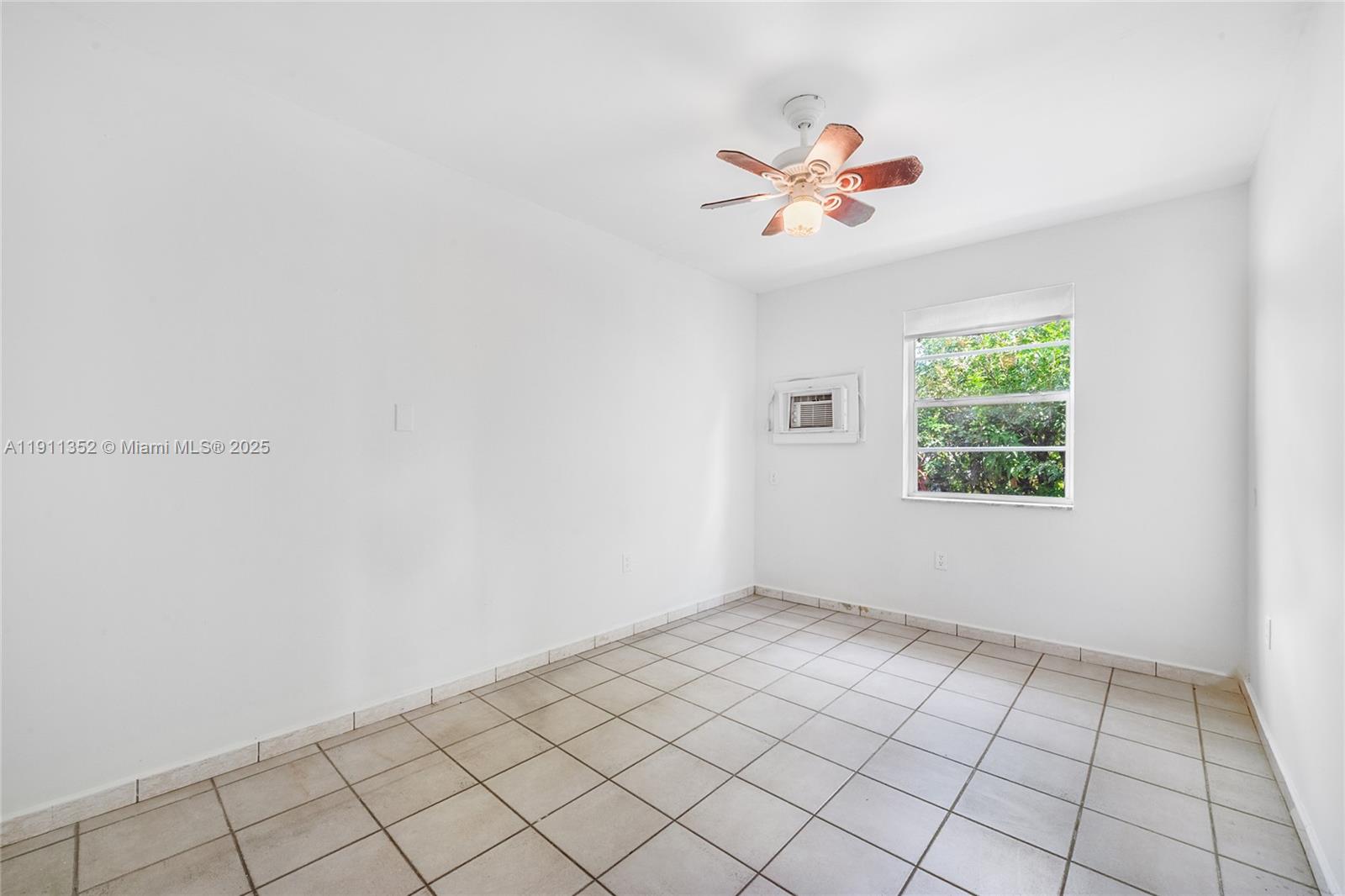 682 W 37th St