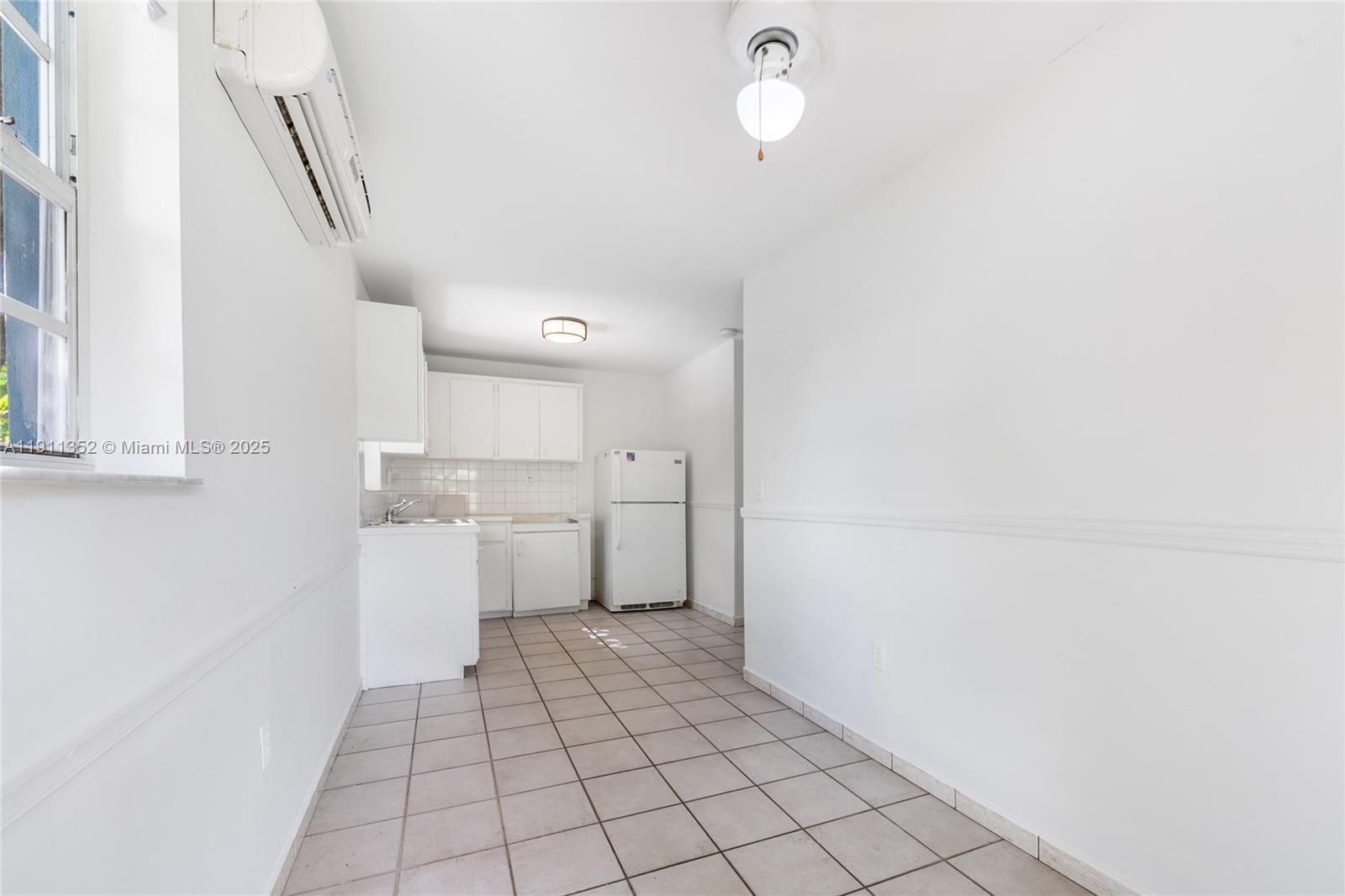 682 W 37th St