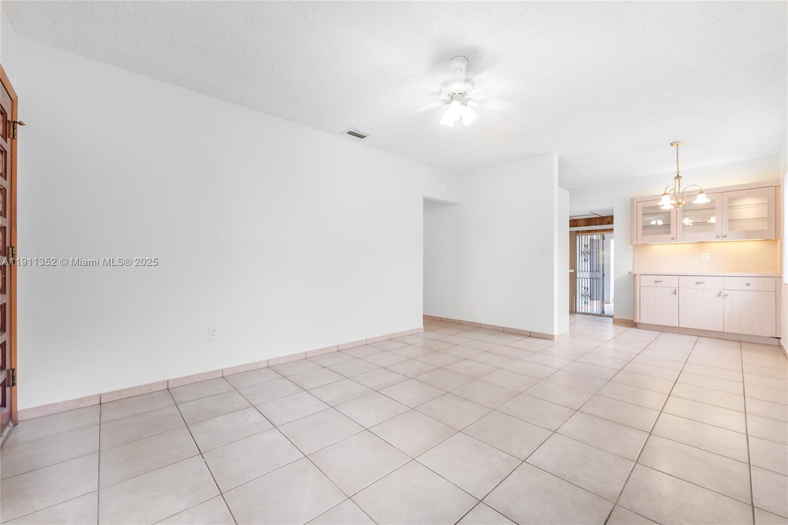 682 W 37th St