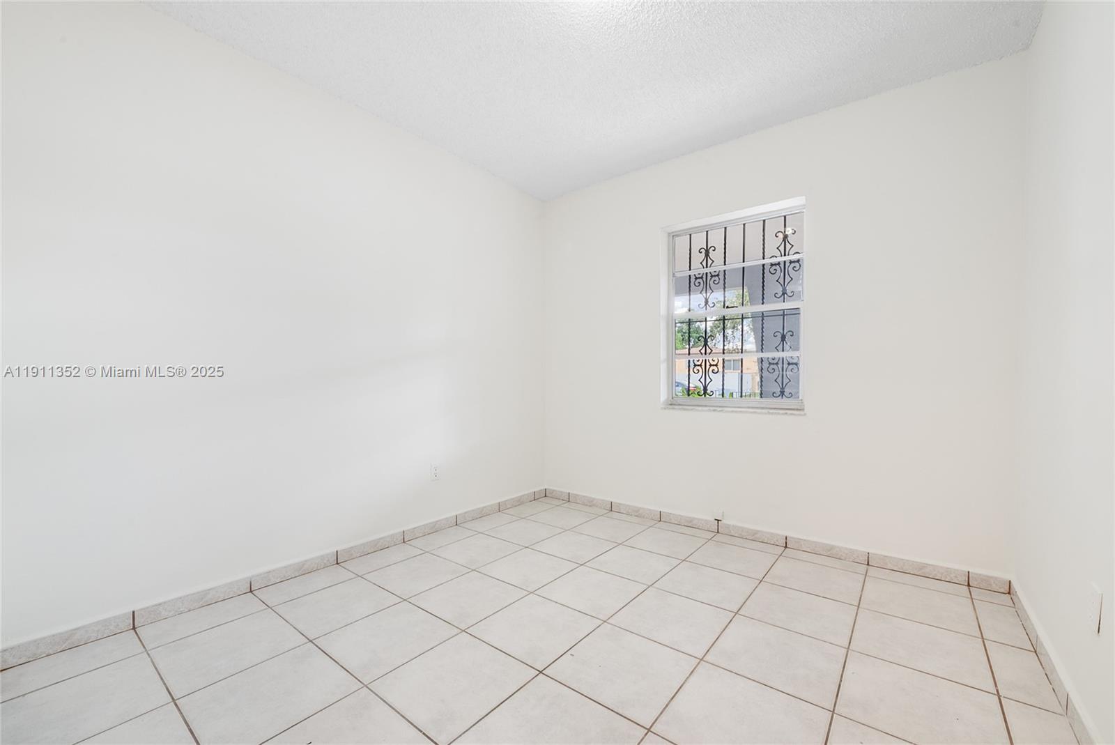 682 W 37th St