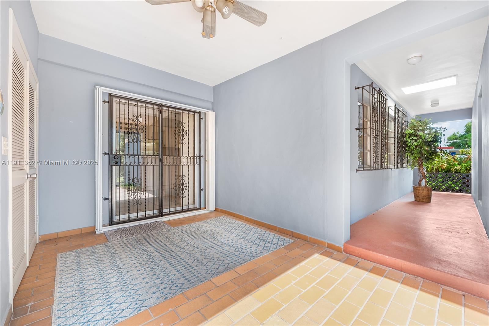 682 W 37th St