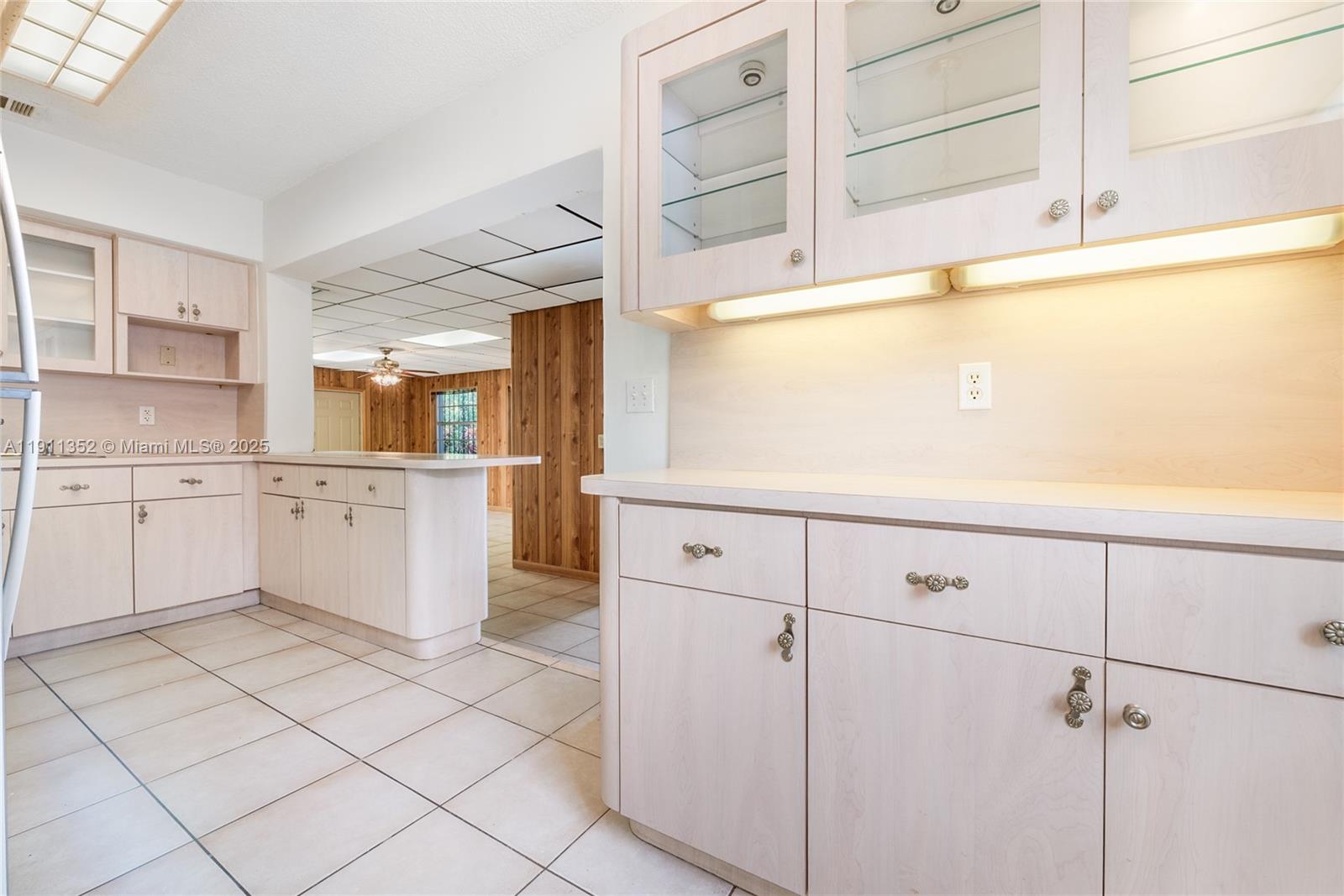 682 W 37th St