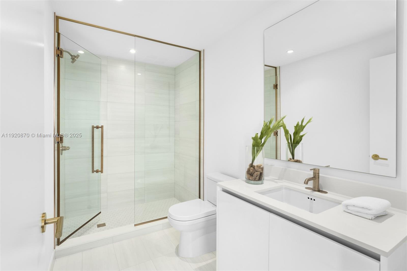 2678 Tigertail Ave # 1504