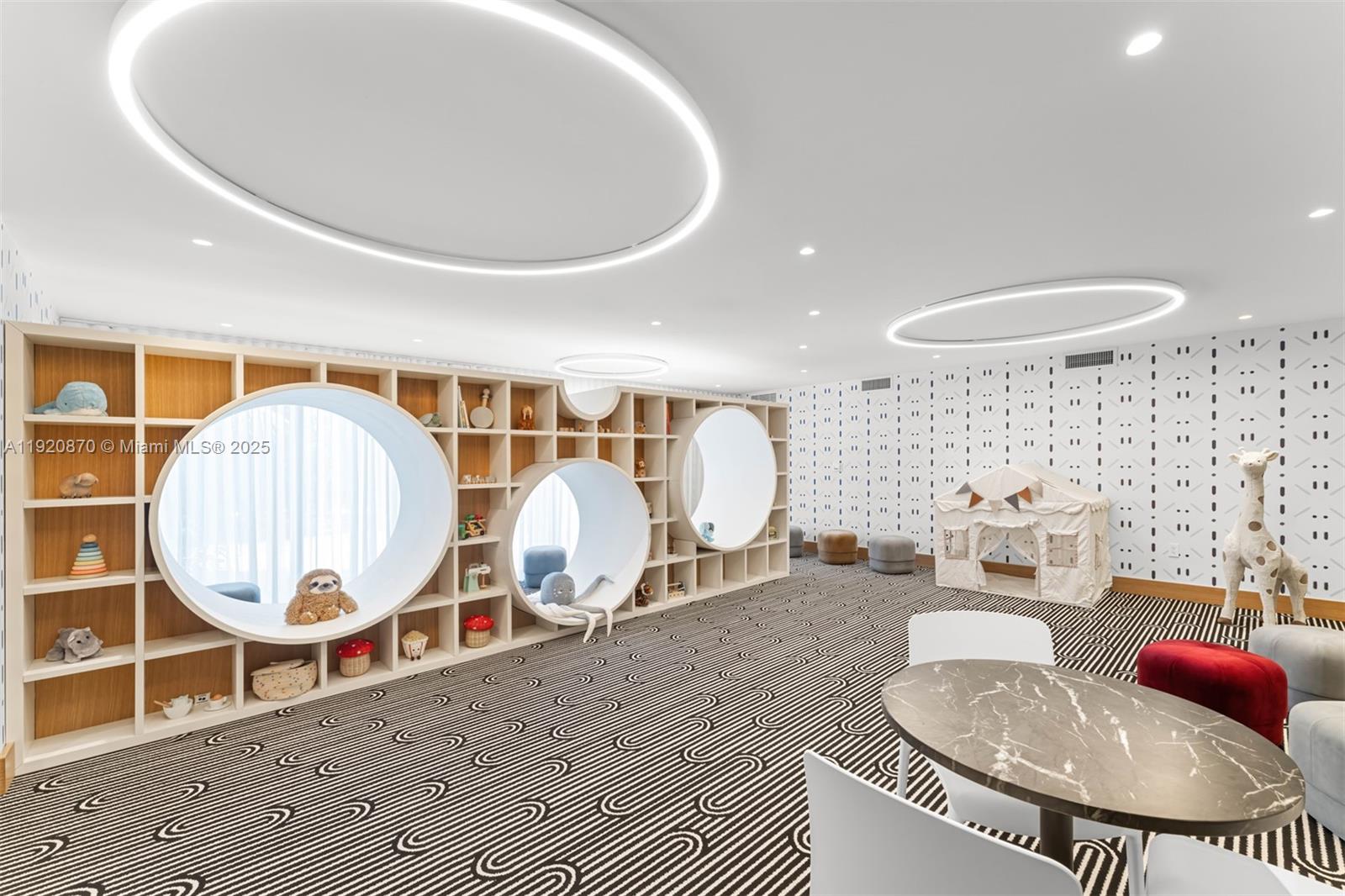 2678 Tigertail Ave # 1504