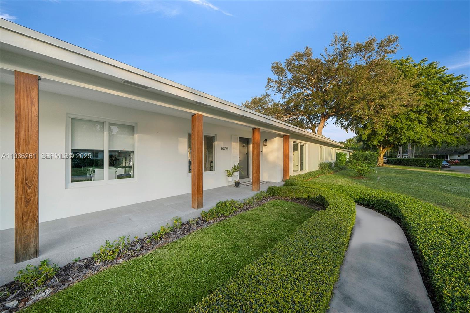 5835 SW 100th Ter