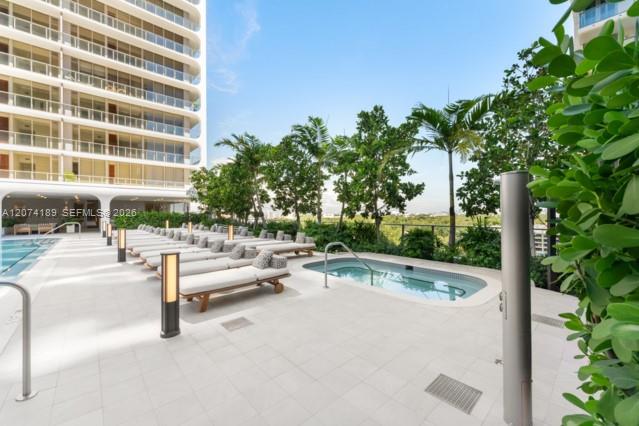 2678 Tigertail Ave # 302