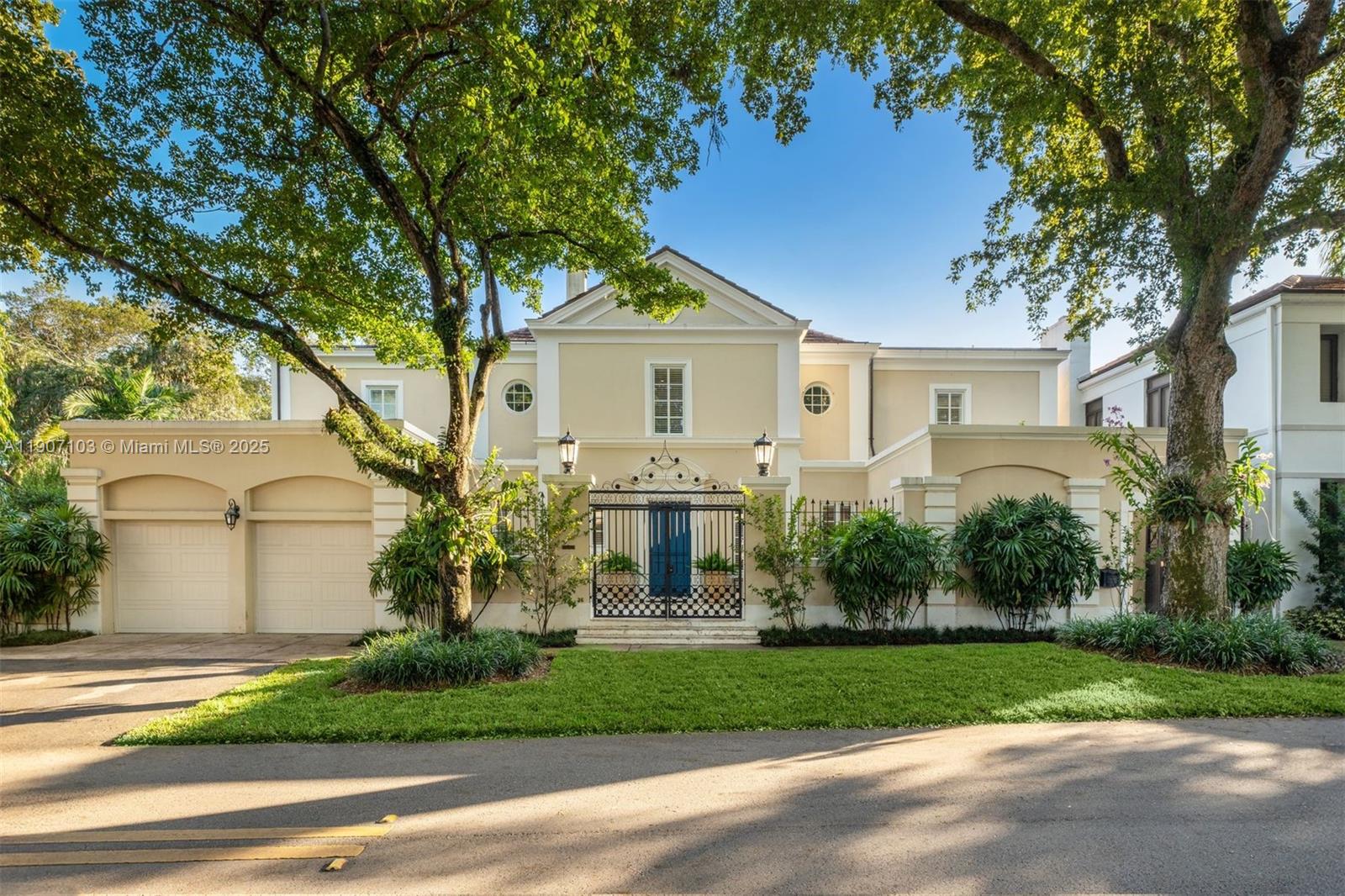 1004 Cotorro Ave