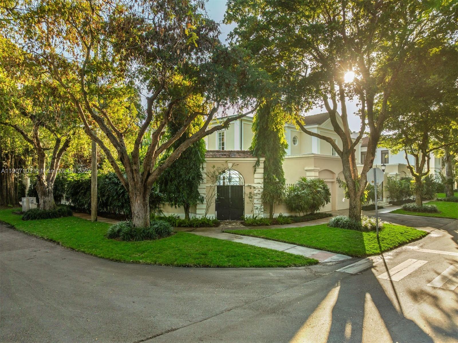 1004 Cotorro Ave