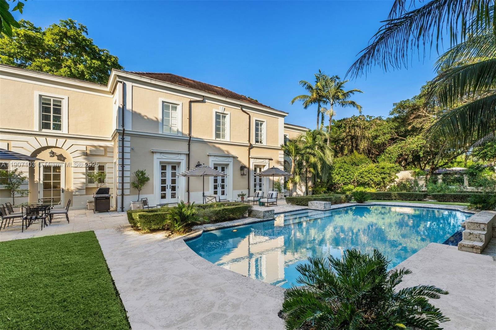 1004 Cotorro Ave