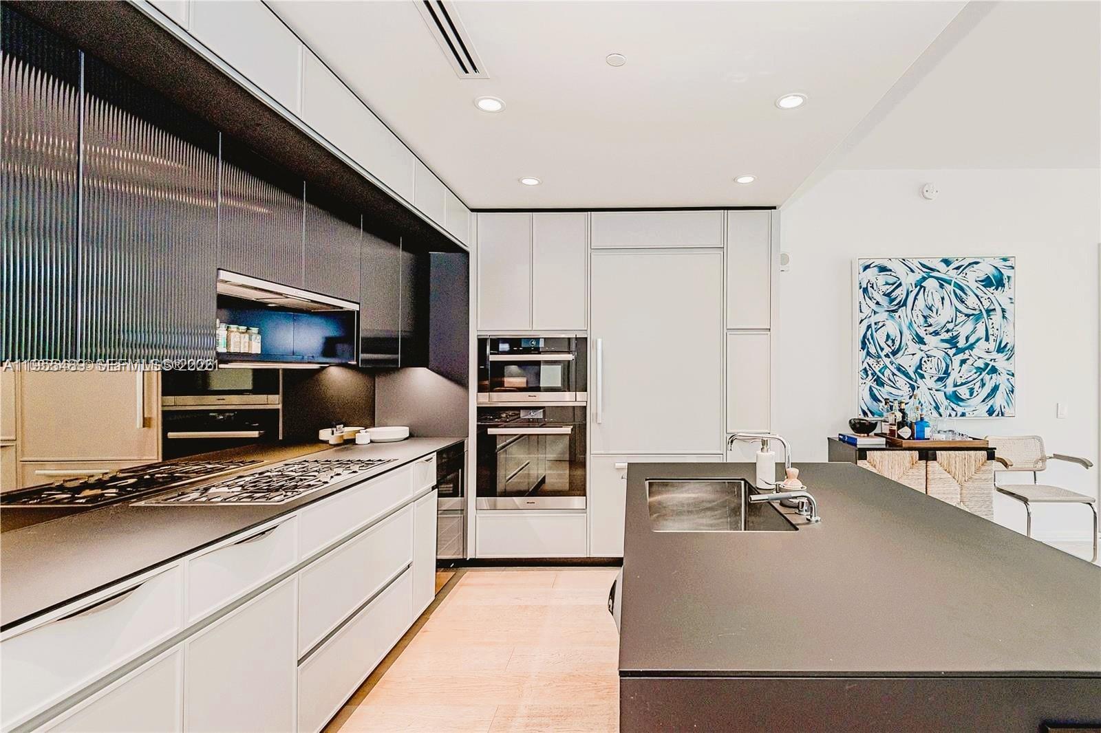 300 E Collins Ave # 2D