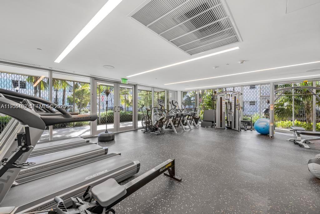 300 E Collins Ave # 2D