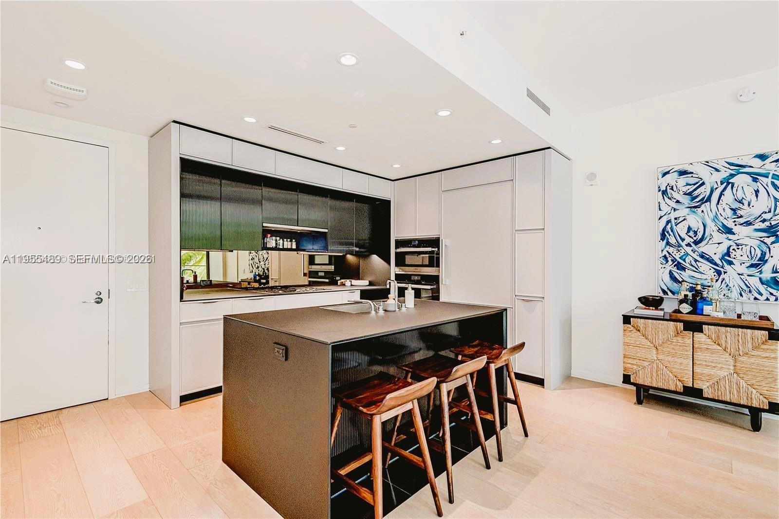 300 E Collins Ave # 2D