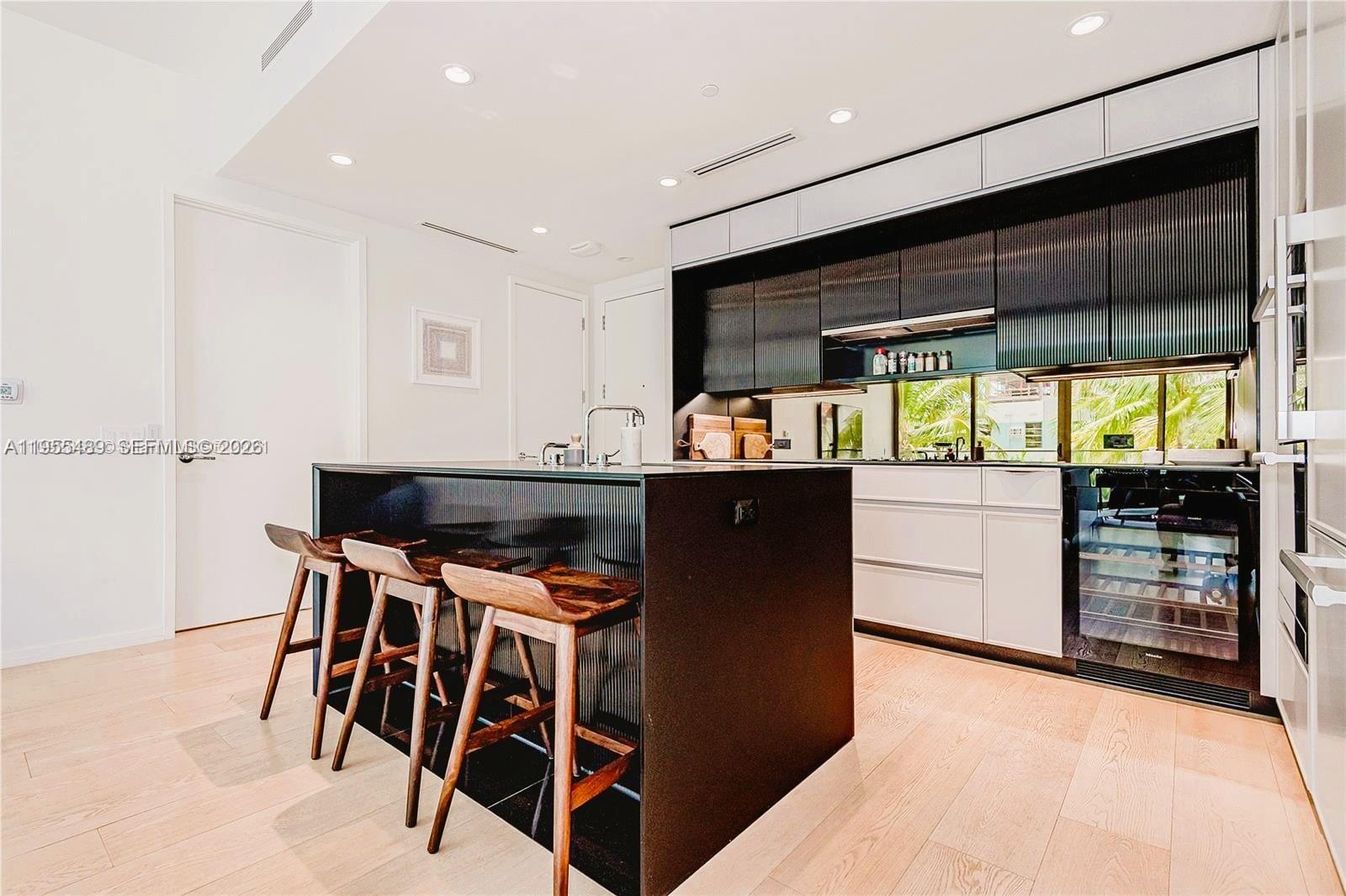300 E Collins Ave # 2D