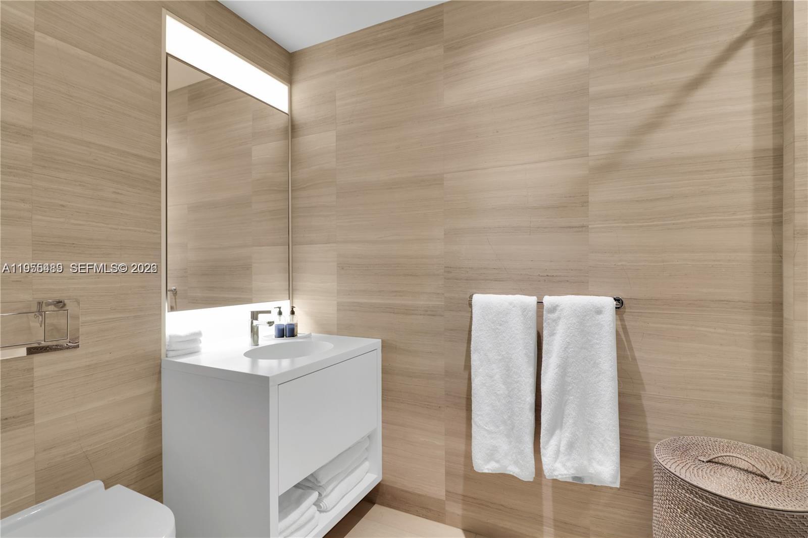 300 E Collins Ave # 2D