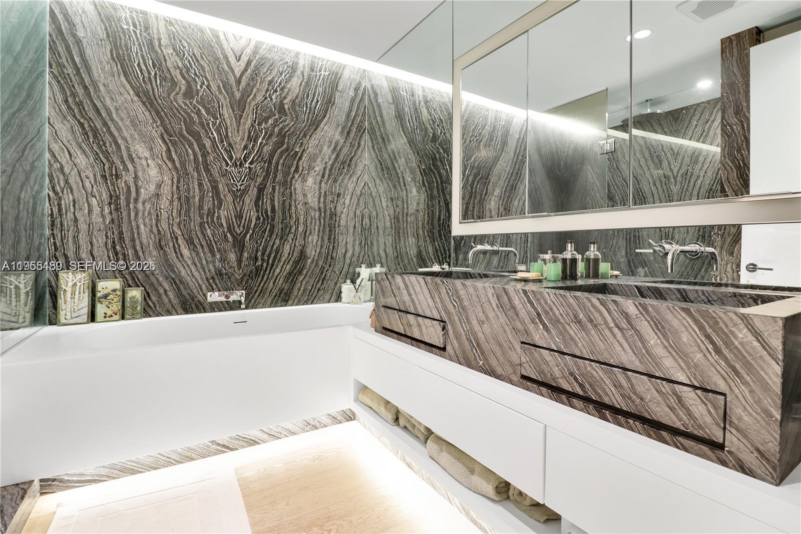 300 E Collins Ave # 2D
