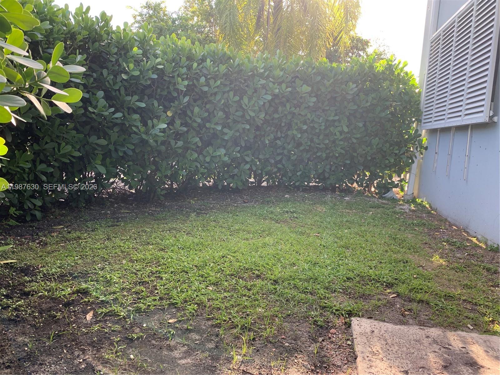 1200 Mariposa Ave # E104