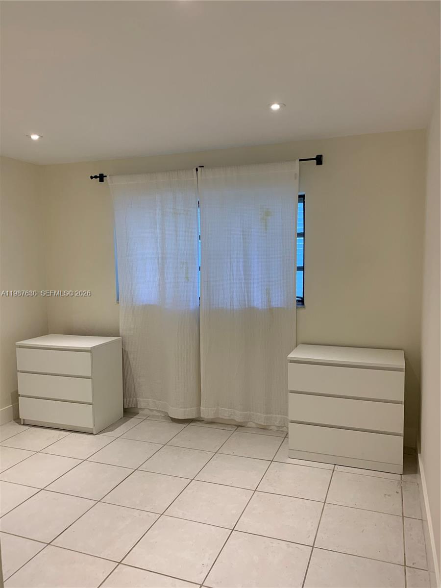 1200 Mariposa Ave # E104