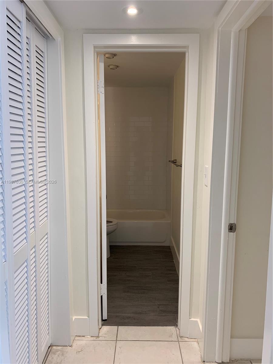 1200 Mariposa Ave # E104