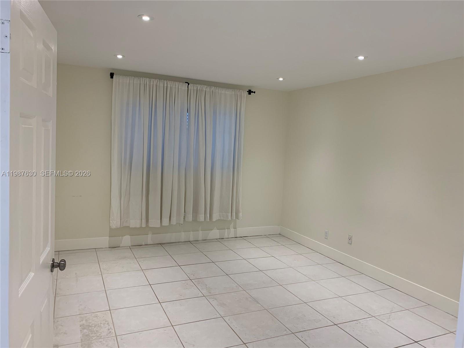 1200 Mariposa Ave # E104