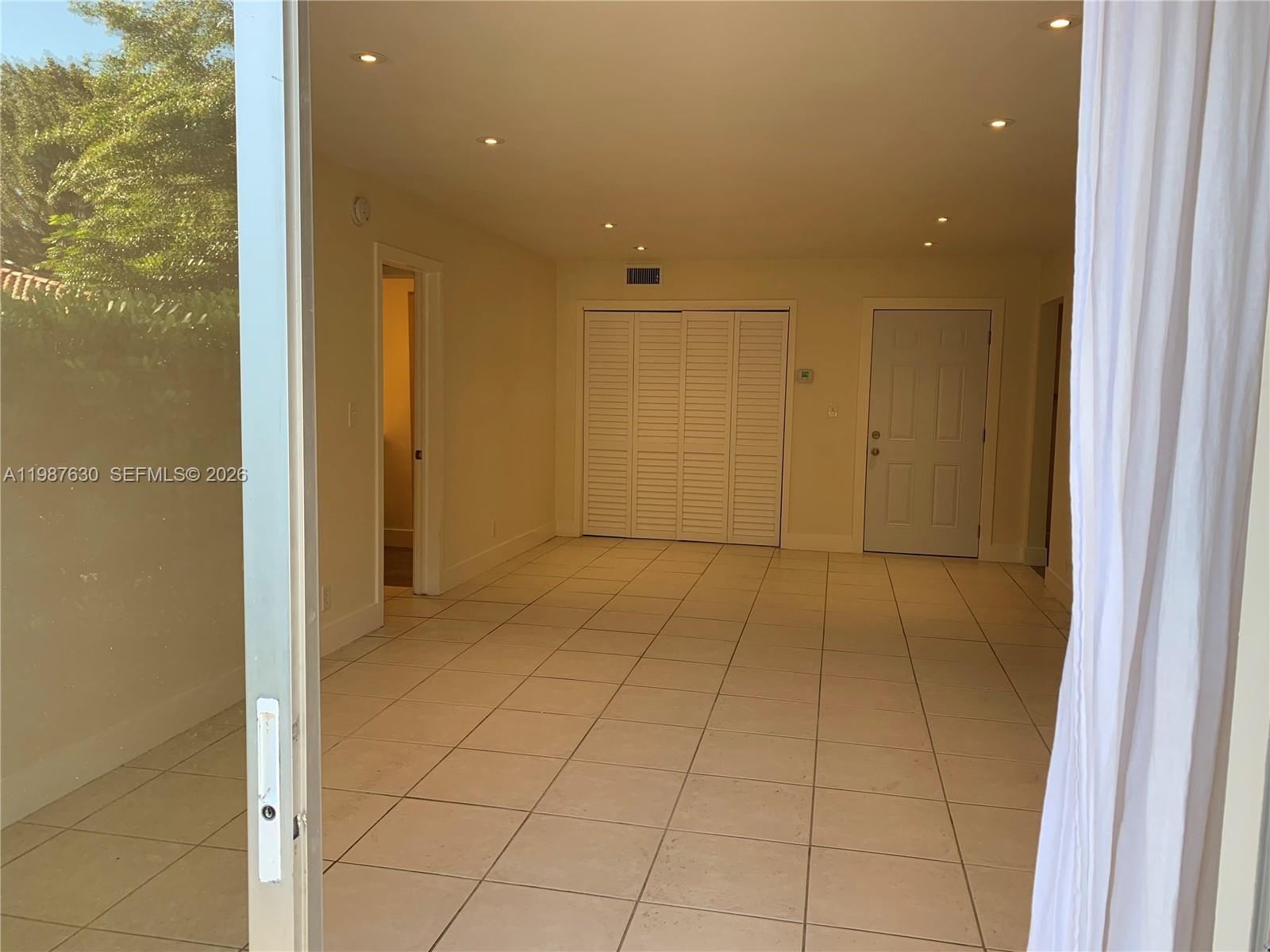 1200 Mariposa Ave # E104