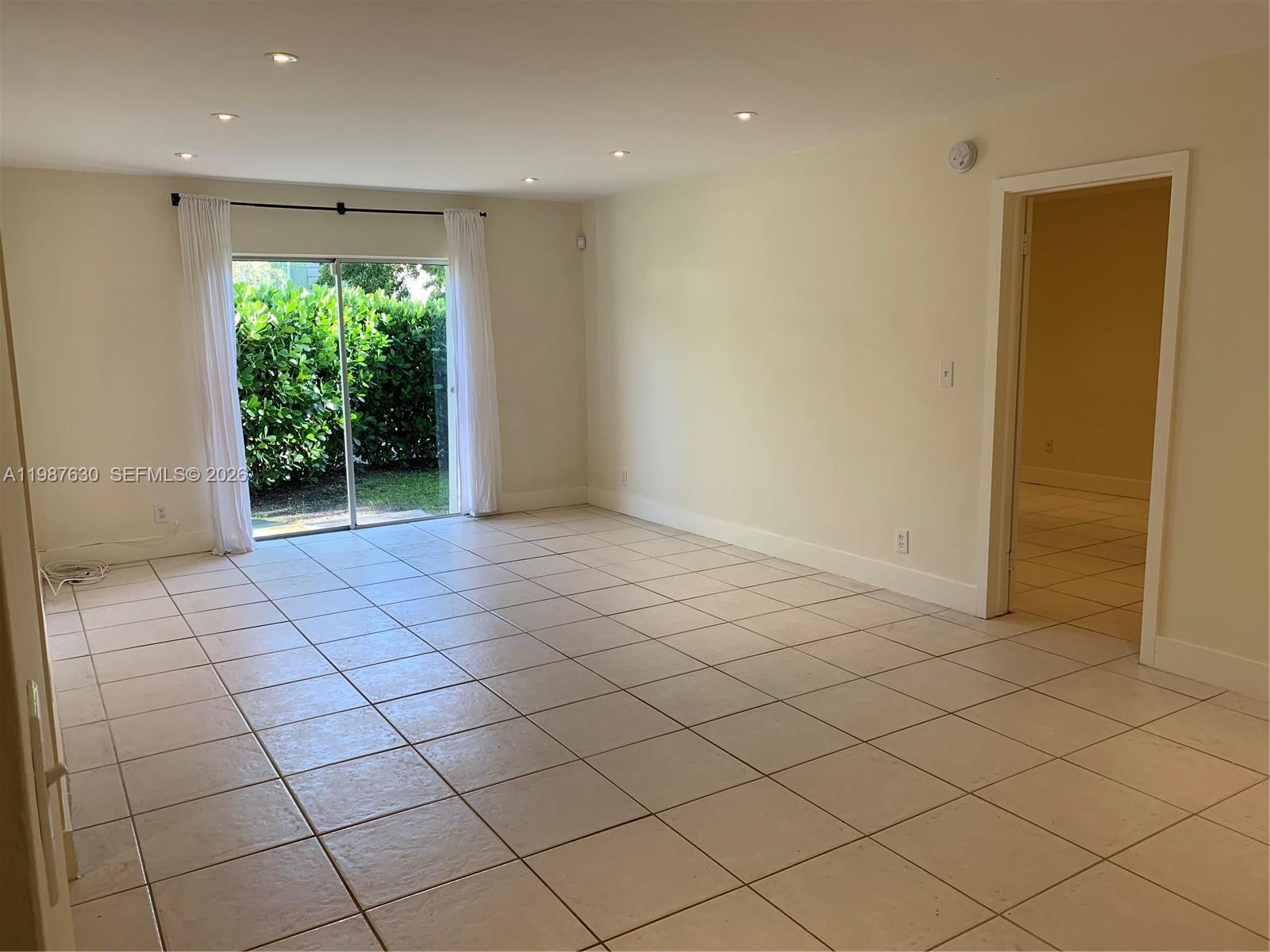 1200 Mariposa Ave # E104