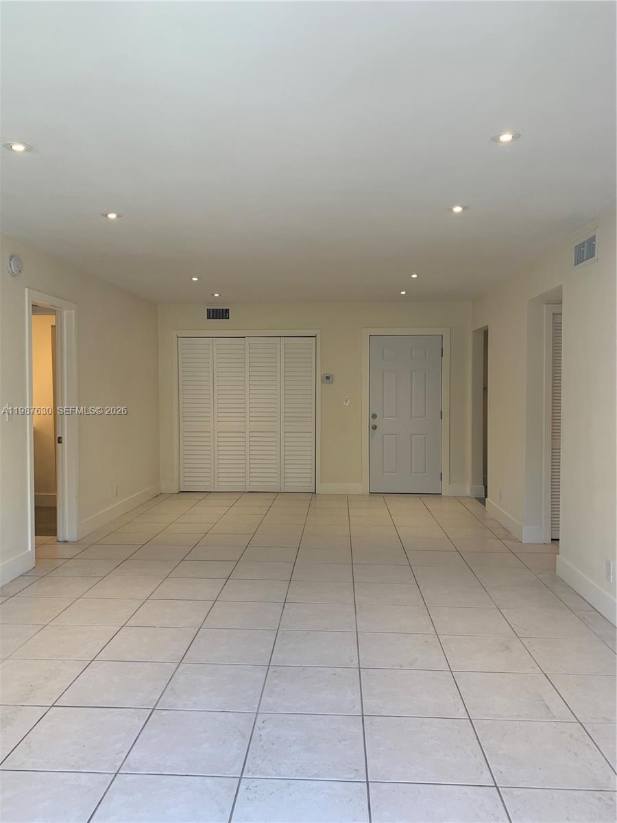 1200 Mariposa Ave # E104