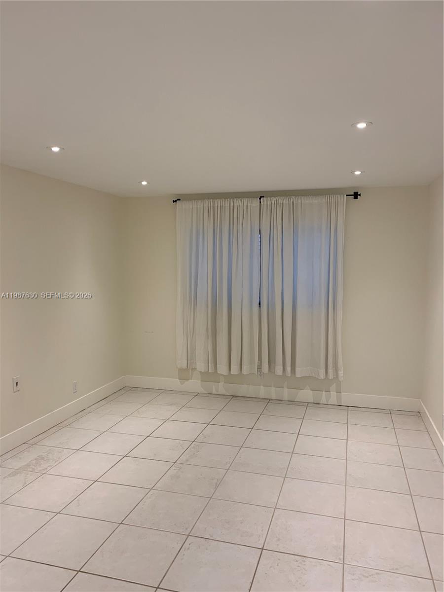 1200 Mariposa Ave # E104