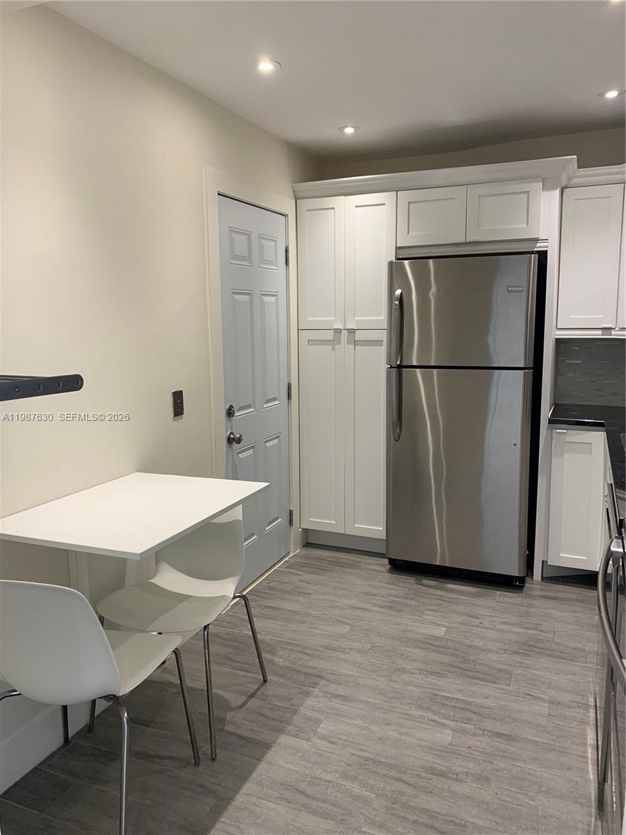 1200 Mariposa Ave # E104