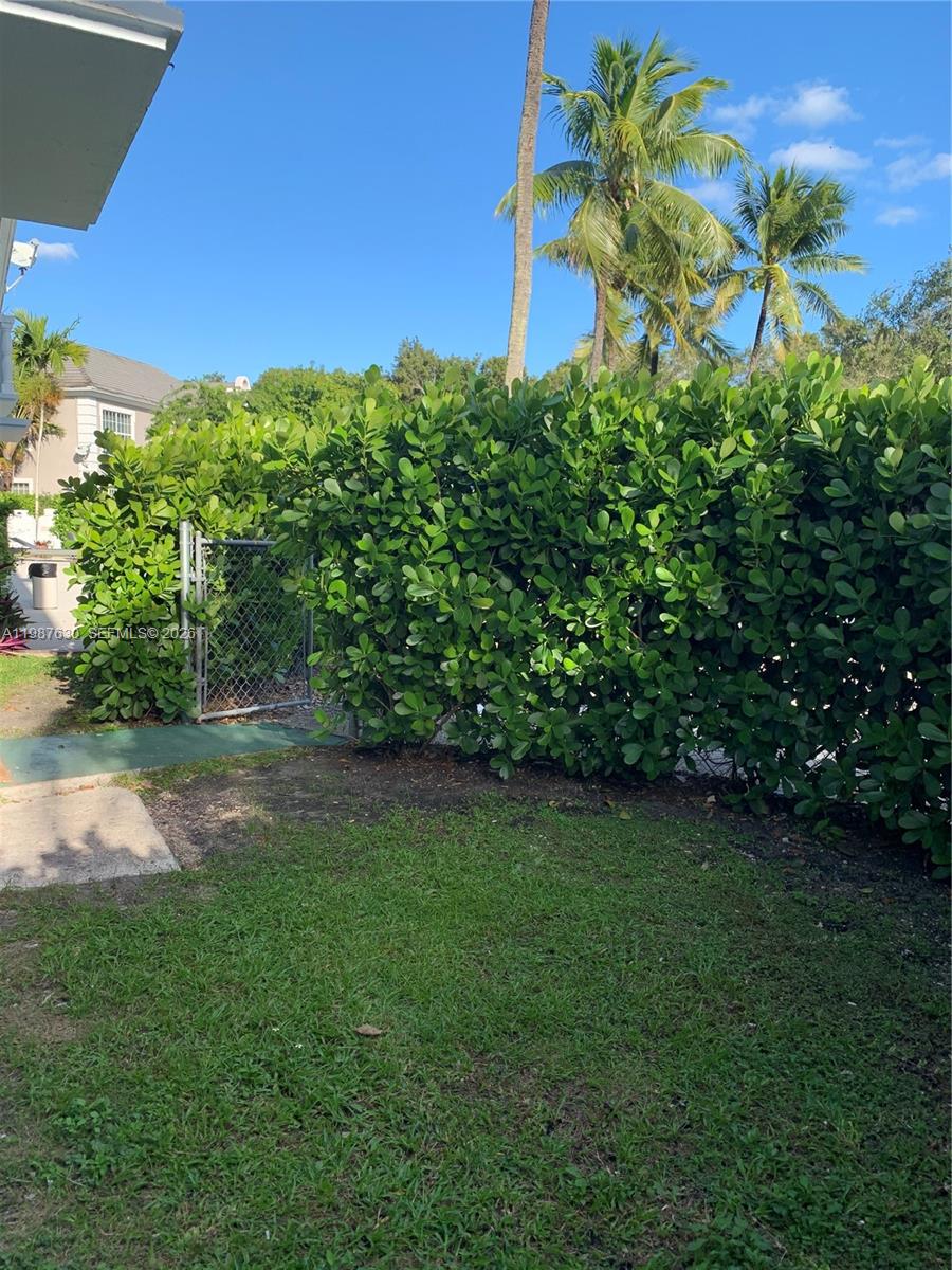 1200 Mariposa Ave # E104