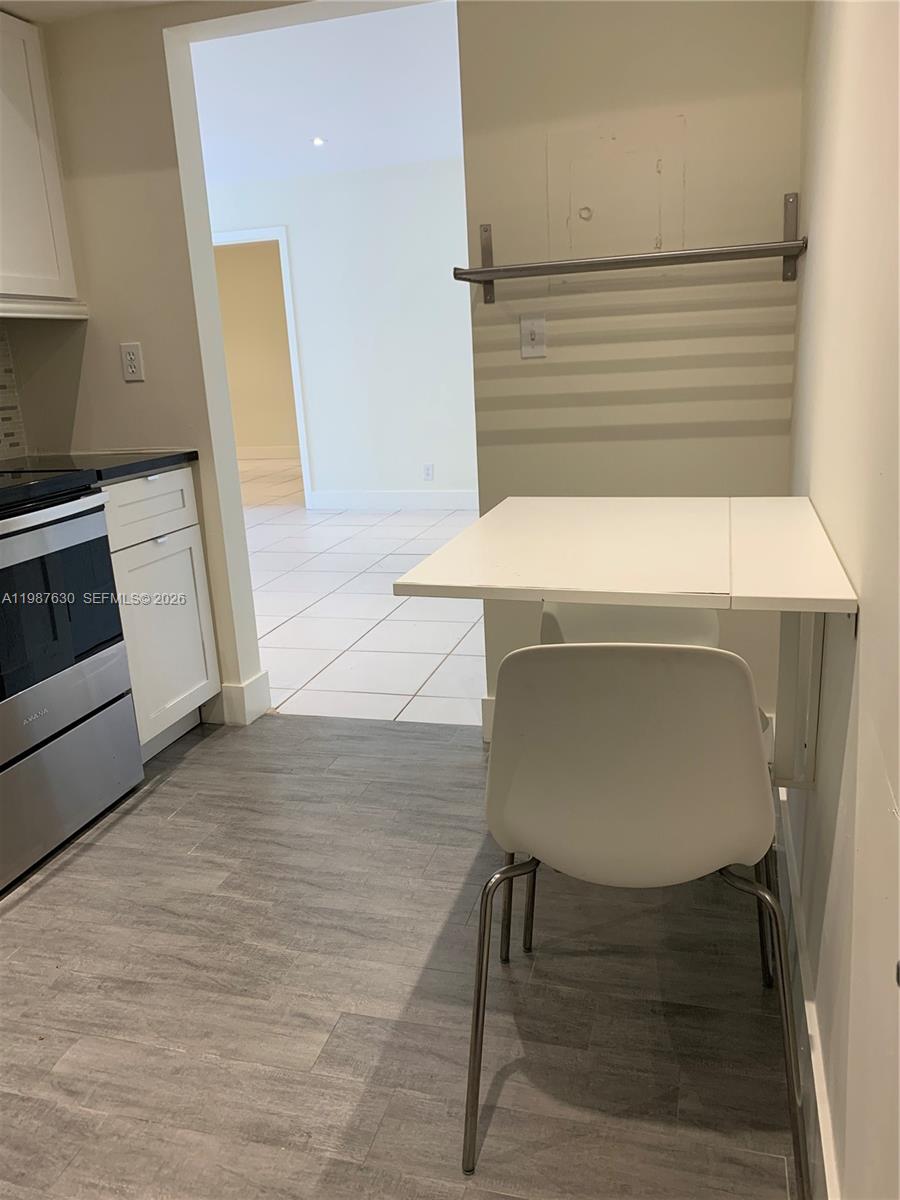 1200 Mariposa Ave # E104