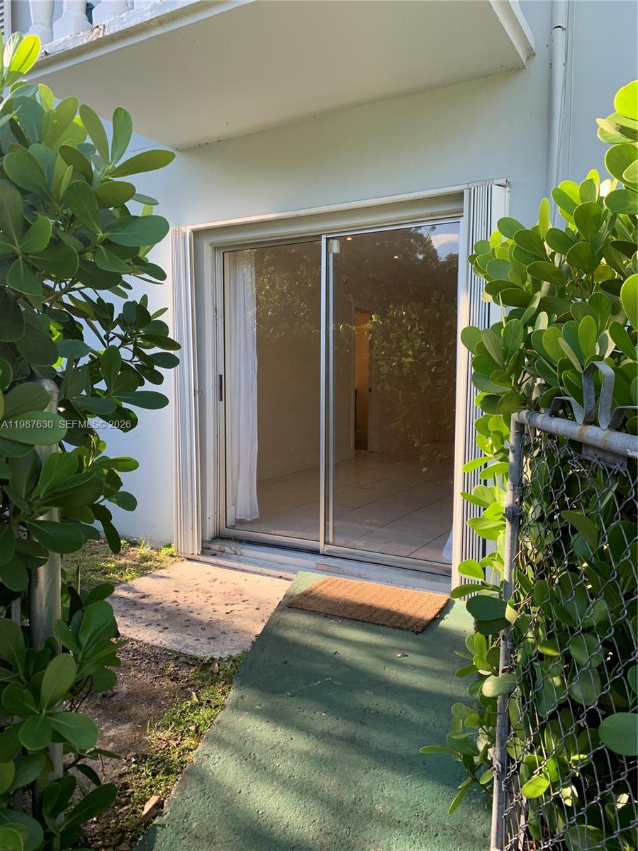 1200 Mariposa Ave # E104