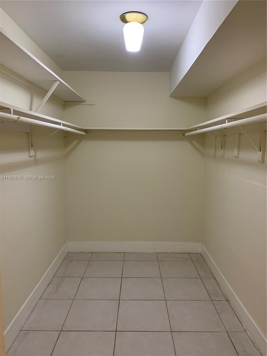 1200 Mariposa Ave # E104