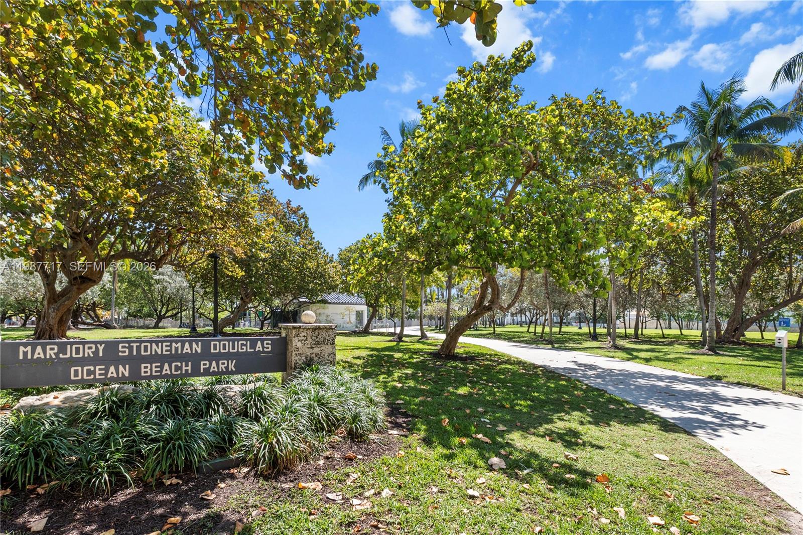 225 Collins Ave # 5J