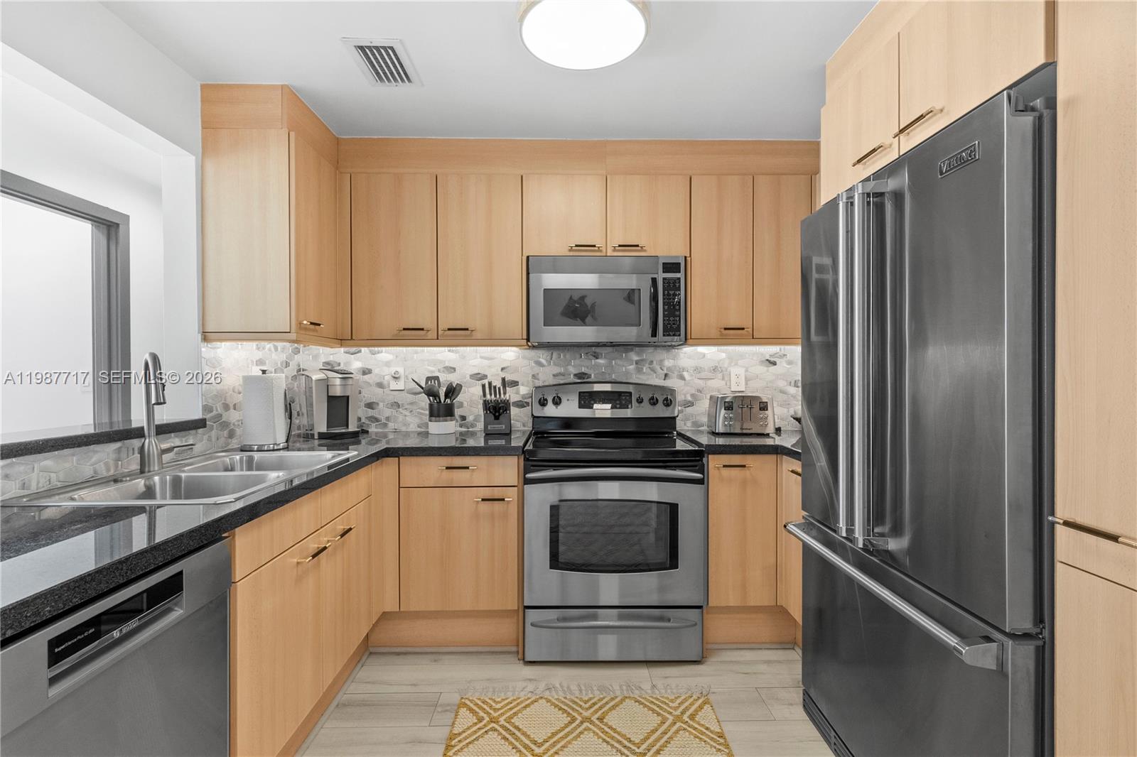 225 Collins Ave # 5J