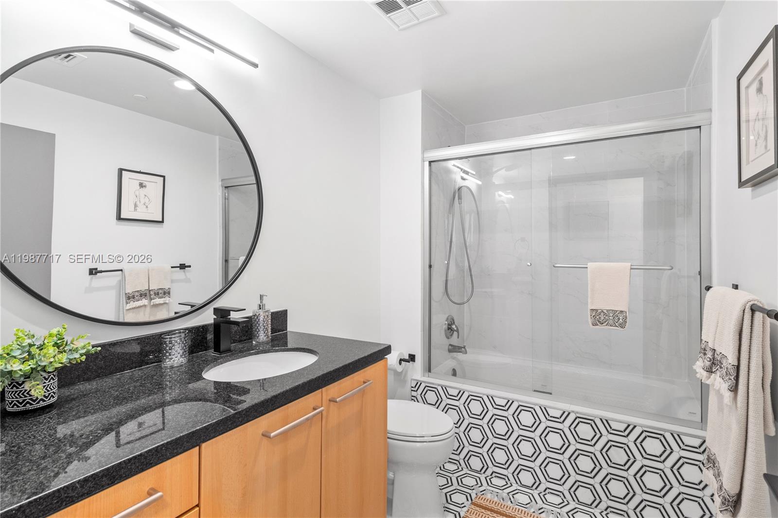 225 Collins Ave # 5J