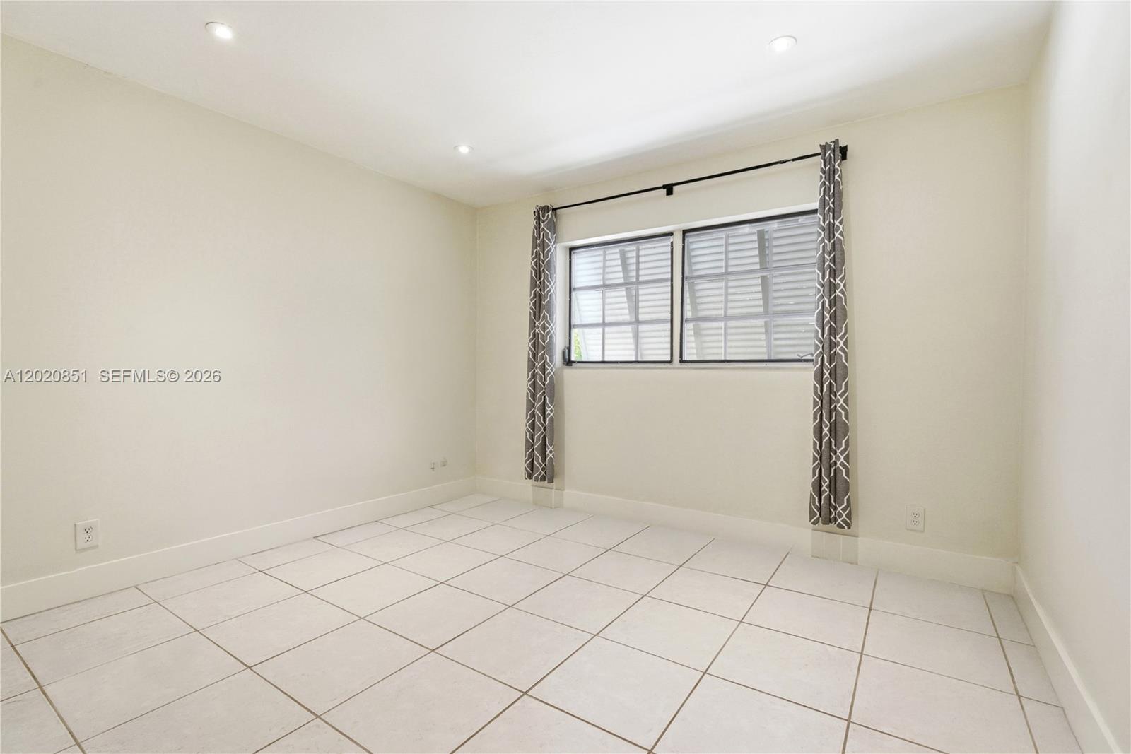 1200 Mariposa Ave # E104